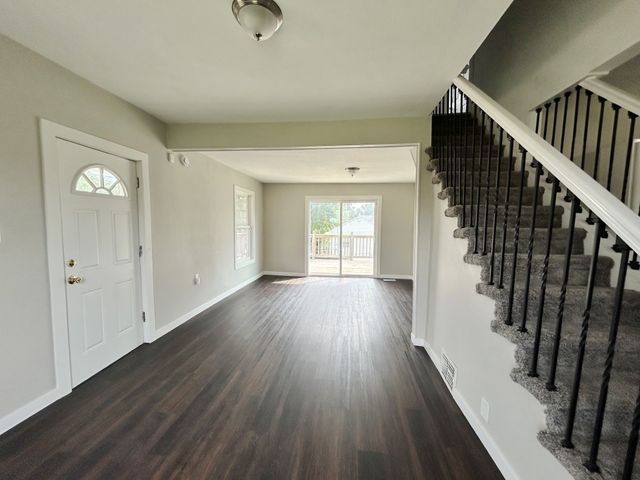 912 E 25th Court, Des Moines, IA 50317