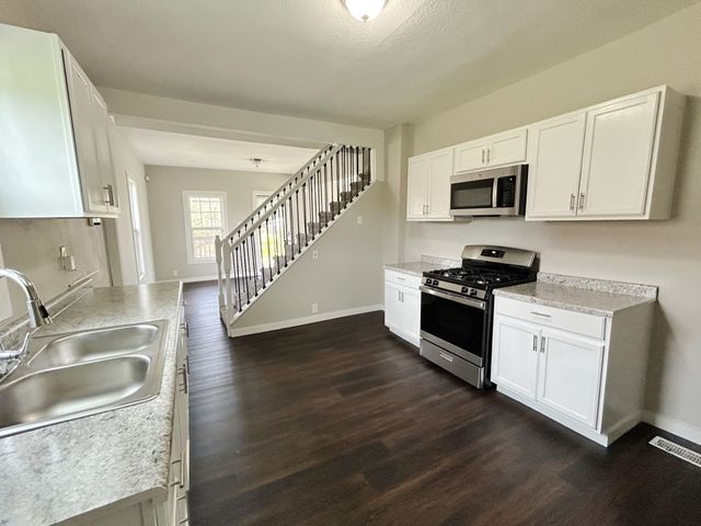 912 E 25th Court, Des Moines, IA 50317