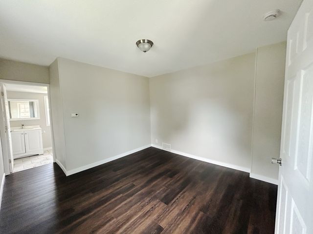 912 E 25th Court, Des Moines, IA 50317