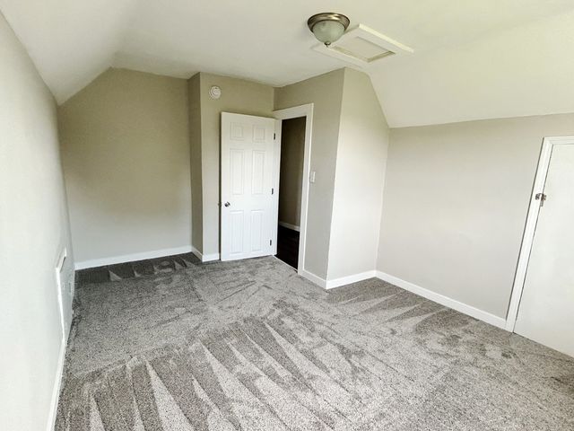 912 E 25th Court, Des Moines, IA 50317