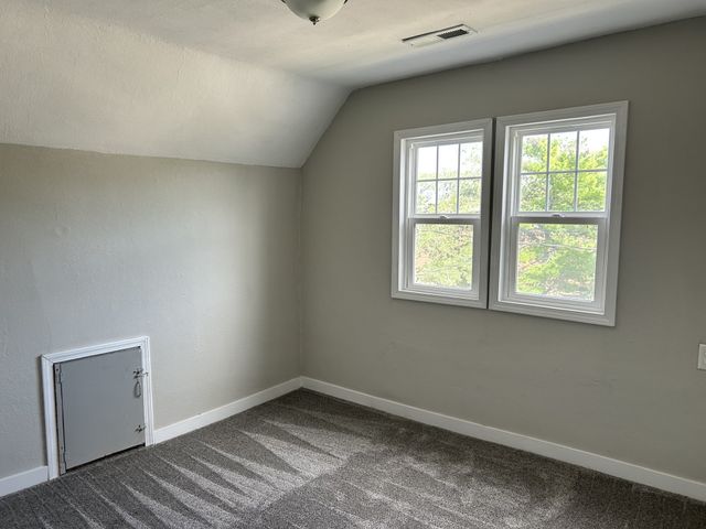 912 E 25th Court, Des Moines, IA 50317