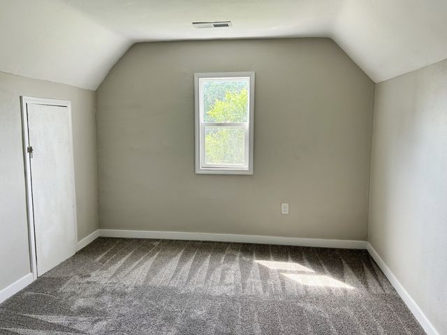 912 E 25th Court, Des Moines, IA 50317