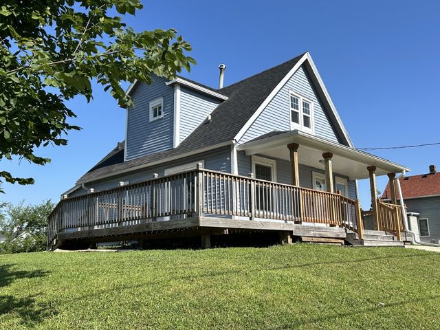 912 E 25th Court, Des Moines, IA 50317