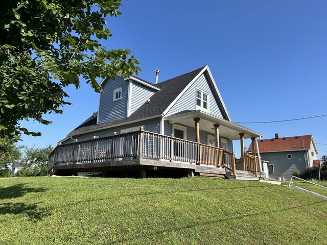 912 E 25th Court, Des Moines, IA 50317