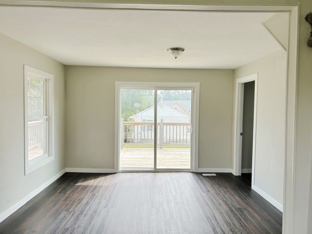 912 E 25th Court, Des Moines, IA 50317
