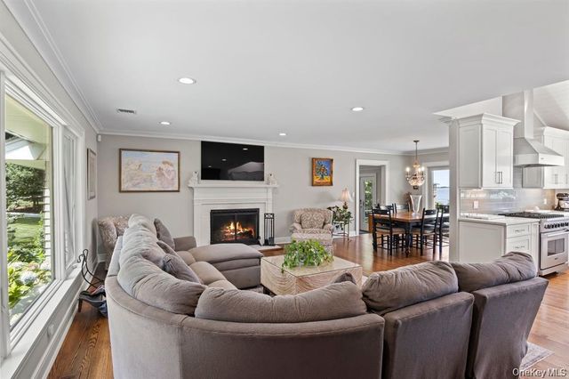 88 Dyke Road, Setauket, NY 11733