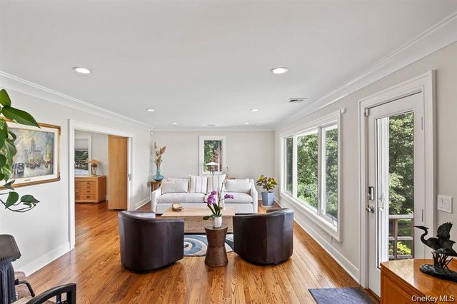 88 Dyke Road, Setauket, NY 11733