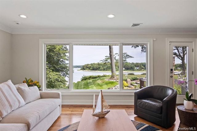 88 Dyke Road, Setauket, NY 11733