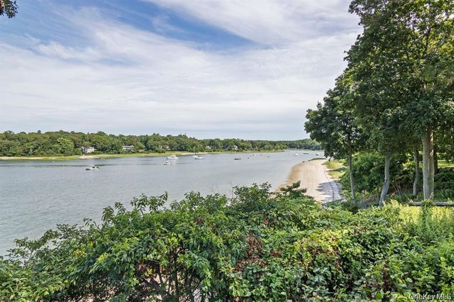 88 Dyke Road, Setauket, NY 11733