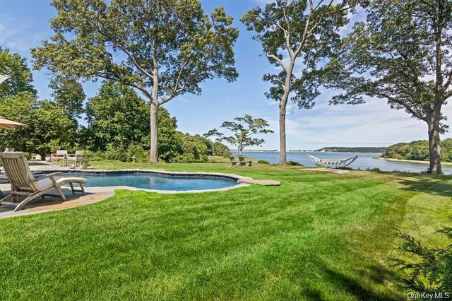 88 Dyke Road, Setauket, NY 11733