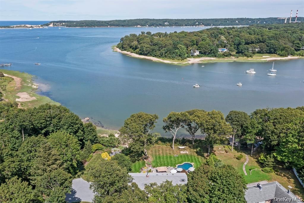 88 Dyke Road, Setauket, NY 11733