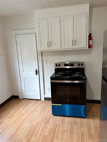 550 Elm Street Upper, Wyandotte, MI 48192