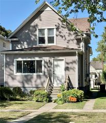 550 Elm Street Upper, Wyandotte, MI 48192