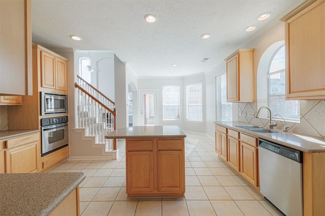 12815 Mossy Ledge Drive, Tomball, TX 77377