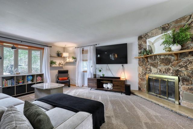 W346N5769 Lake DRIVE, Oconomowoc, WI 53066