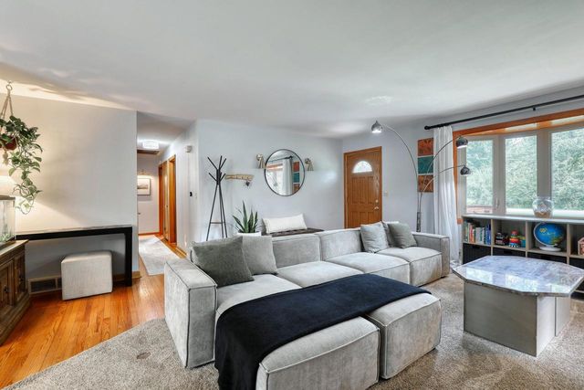 W346N5769 Lake DRIVE, Oconomowoc, WI 53066