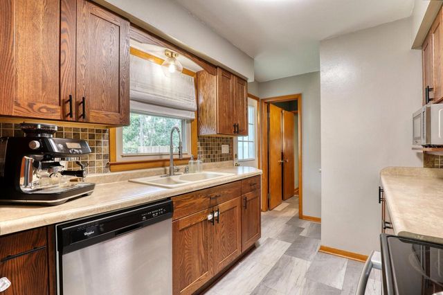 W346N5769 Lake DRIVE, Oconomowoc, WI 53066
