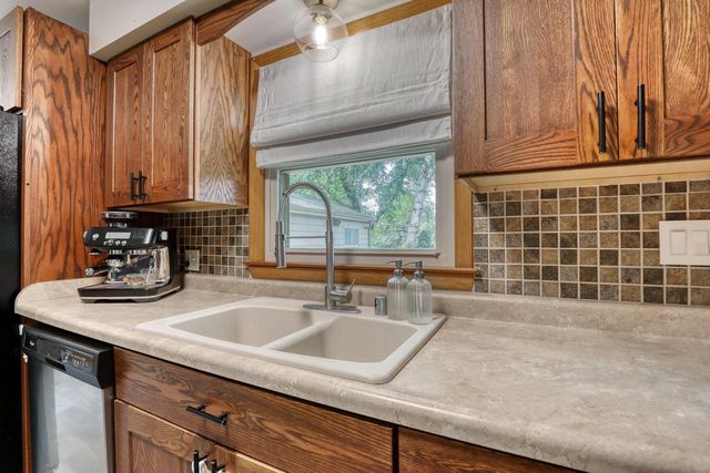 W346N5769 Lake DRIVE, Oconomowoc, WI 53066