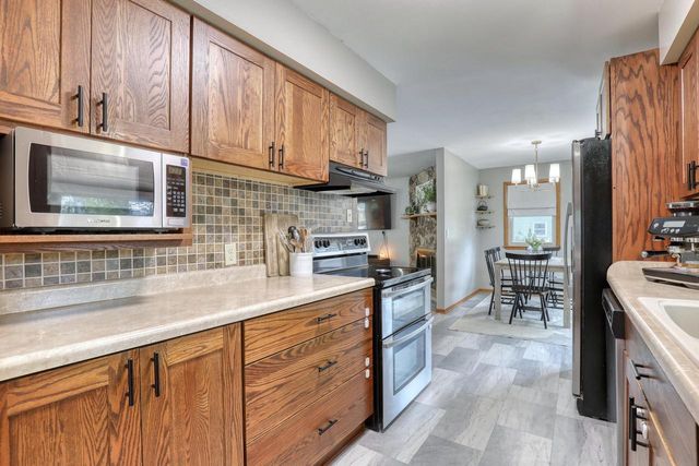 W346N5769 Lake DRIVE, Oconomowoc, WI 53066