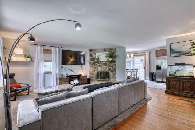 W346N5769 Lake DRIVE, Oconomowoc, WI 53066