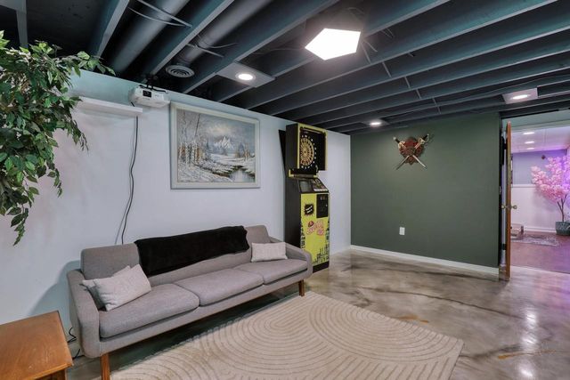 W346N5769 Lake DRIVE, Oconomowoc, WI 53066