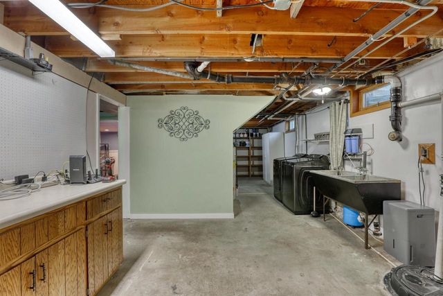 W346N5769 Lake DRIVE, Oconomowoc, WI 53066