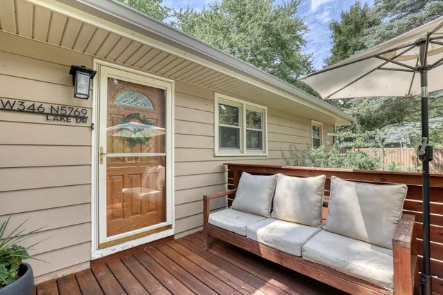 W346N5769 Lake DRIVE, Oconomowoc, WI 53066