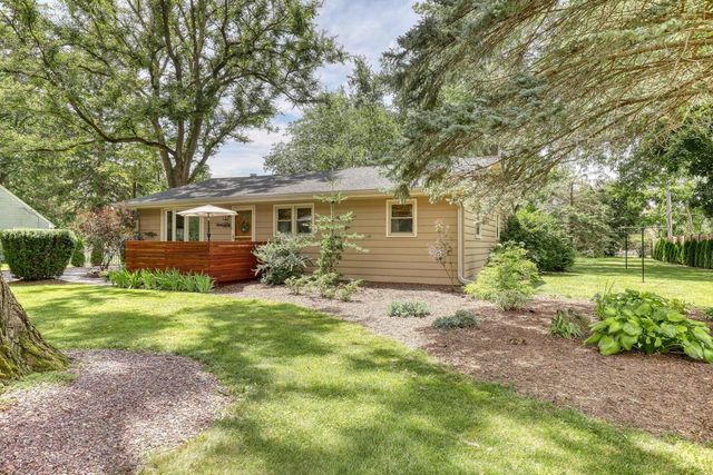 W346N5769 Lake DRIVE, Oconomowoc, WI 53066