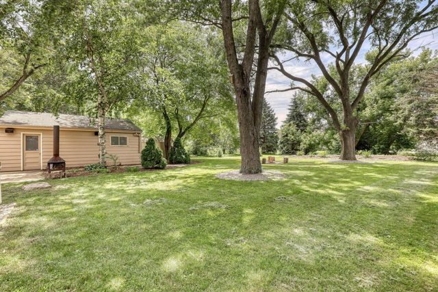 W346N5769 Lake DRIVE, Oconomowoc, WI 53066