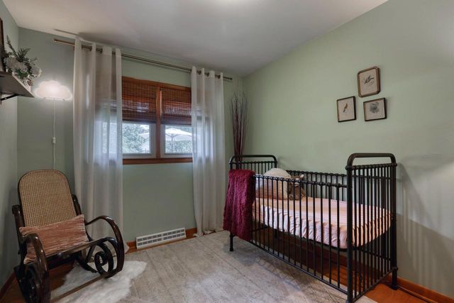 W346N5769 Lake DRIVE, Oconomowoc, WI 53066
