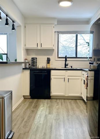 25901 Woodward Avenue 201, Royal Oak, MI 48067