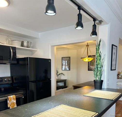 25901 Woodward Avenue 201, Royal Oak, MI 48067