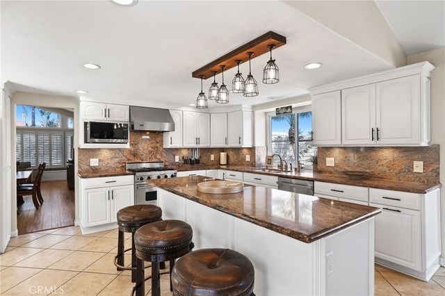 8482 Deepview Drive, Huntington Beach, CA 92646