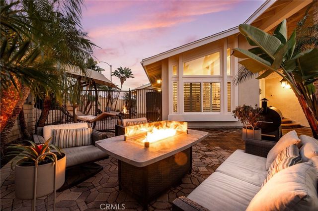 8482 Deepview Drive, Huntington Beach, CA 92646