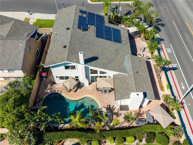 8482 Deepview Drive, Huntington Beach, CA 92646