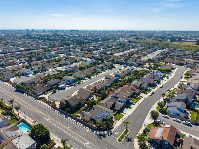 8482 Deepview Drive, Huntington Beach, CA 92646