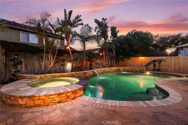 8482 Deepview Drive, Huntington Beach, CA 92646