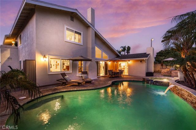 8482 Deepview Drive, Huntington Beach, CA 92646