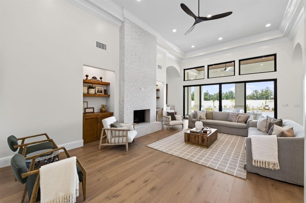 Image 12 of property listing at 2387 N Purdue Avenue, Clovis, CA 93619