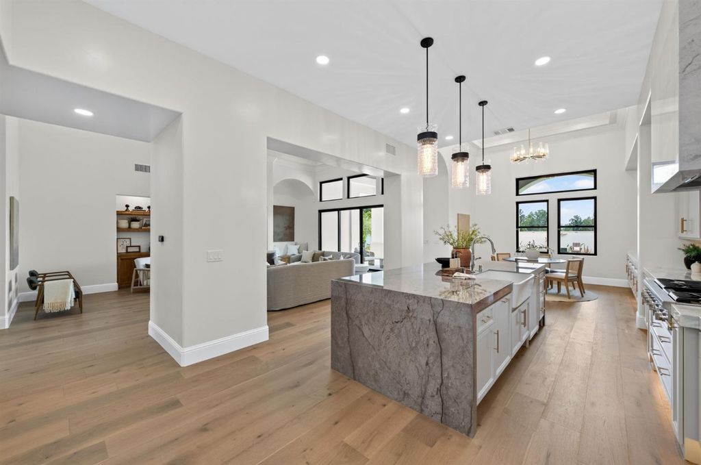 Image 19 of property listing at 2387 N Purdue Avenue, Clovis, CA 93619