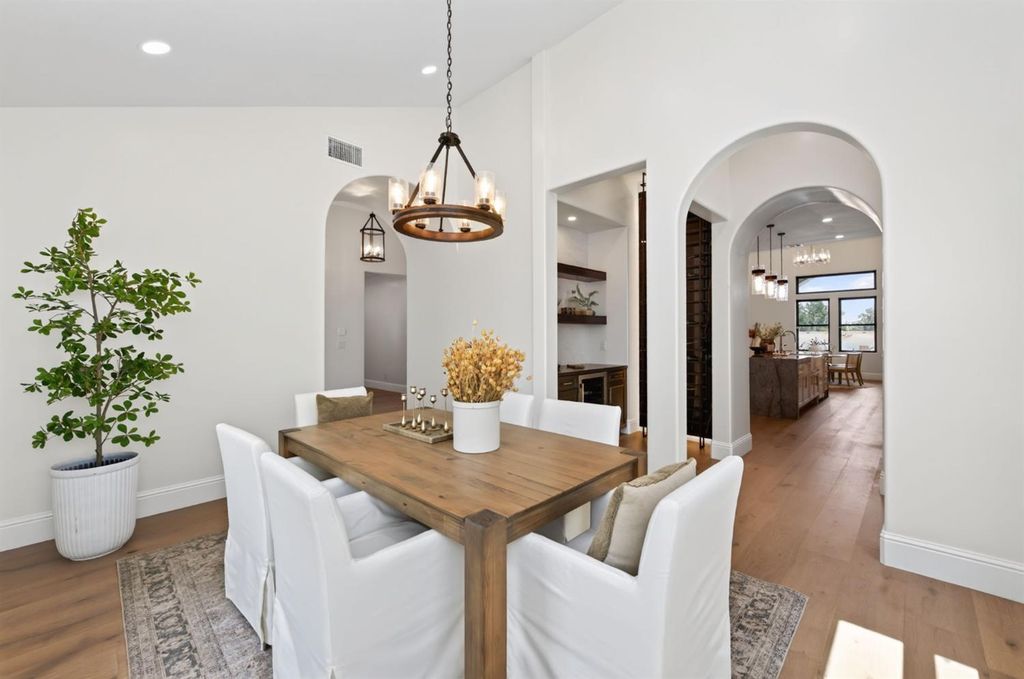 Image 29 of property listing at 2387 N Purdue Avenue, Clovis, CA 93619