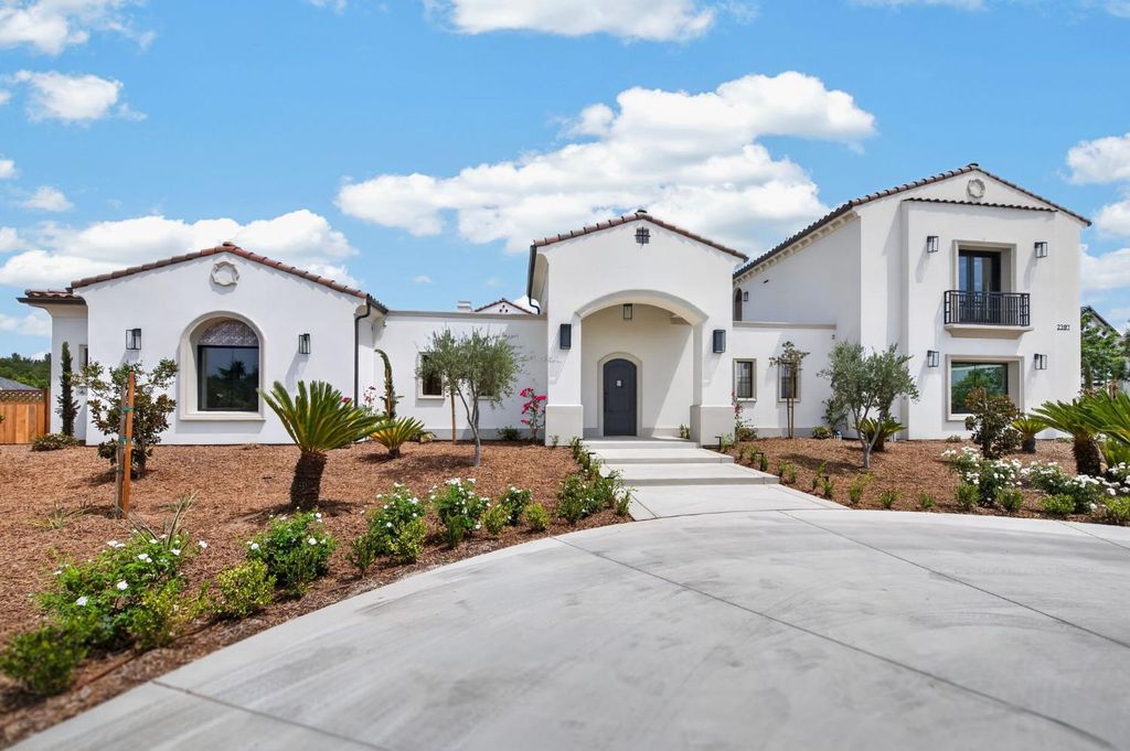 Image 4 of property listing at 2387 N Purdue Avenue, Clovis, CA 93619