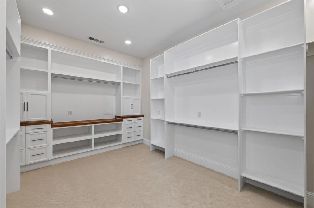 Image 40 of property listing at 2387 N Purdue Avenue, Clovis, CA 93619