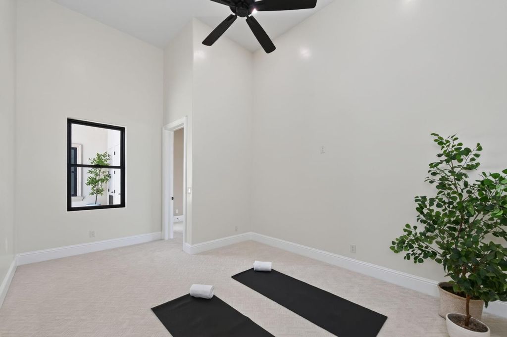 Image 41 of property listing at 2387 N Purdue Avenue, Clovis, CA 93619