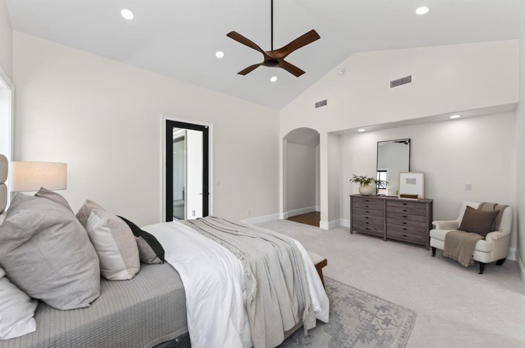 Image 42 of property listing at 2387 N Purdue Avenue, Clovis, CA 93619