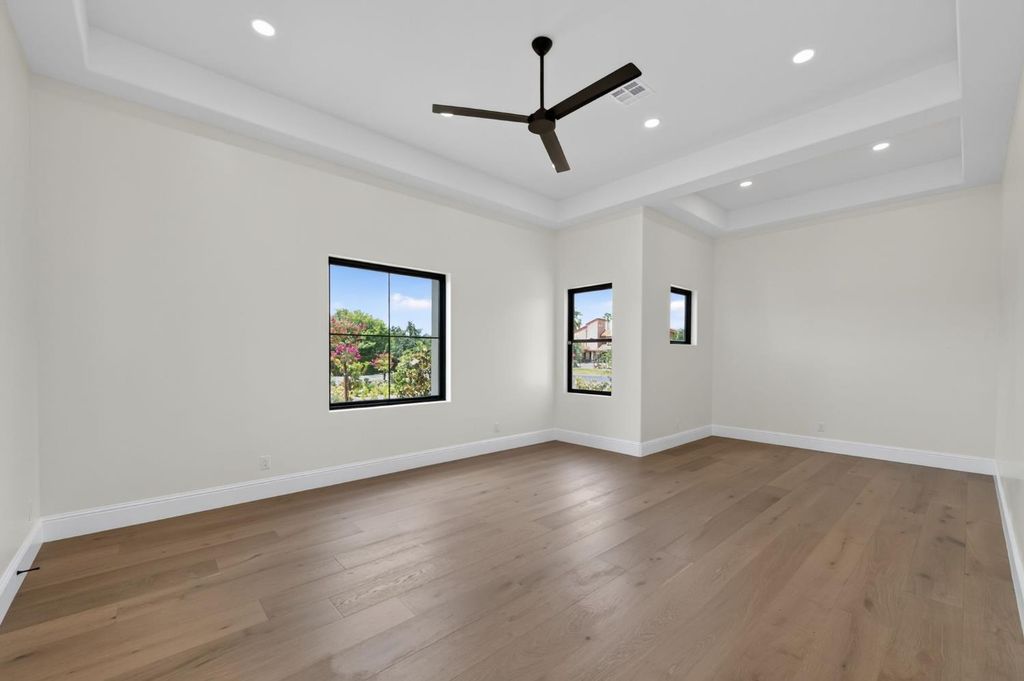 Image 44 of property listing at 2387 N Purdue Avenue, Clovis, CA 93619