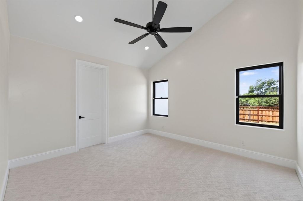 Image 46 of property listing at 2387 N Purdue Avenue, Clovis, CA 93619