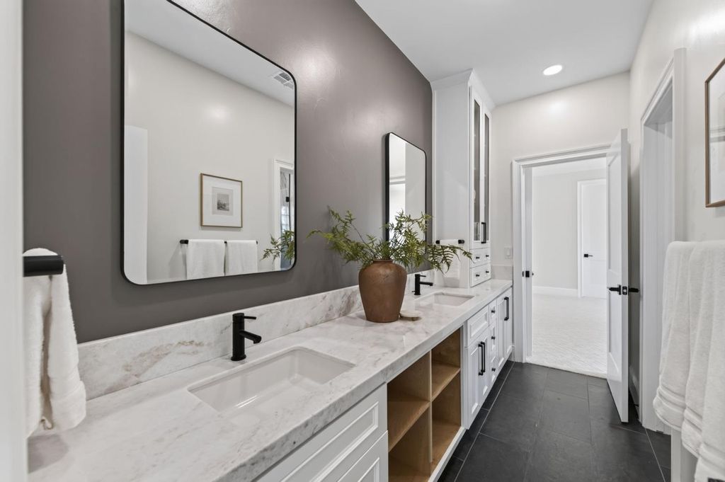 Image 47 of property listing at 2387 N Purdue Avenue, Clovis, CA 93619