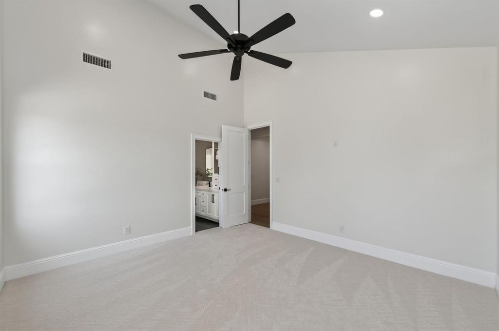 Image 48 of property listing at 2387 N Purdue Avenue, Clovis, CA 93619