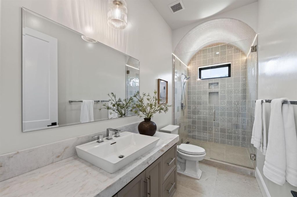 Image 58 of property listing at 2387 N Purdue Avenue, Clovis, CA 93619